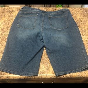 Size 16 Ladies Bermuda Shorts